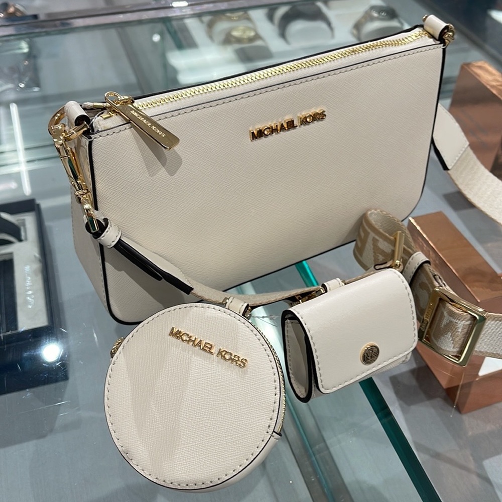 MICHAEL KORS
Jet Set Saffiano Leather Crossbody Bag with Case Apple Airpods Pro® - Picture 9 of 16